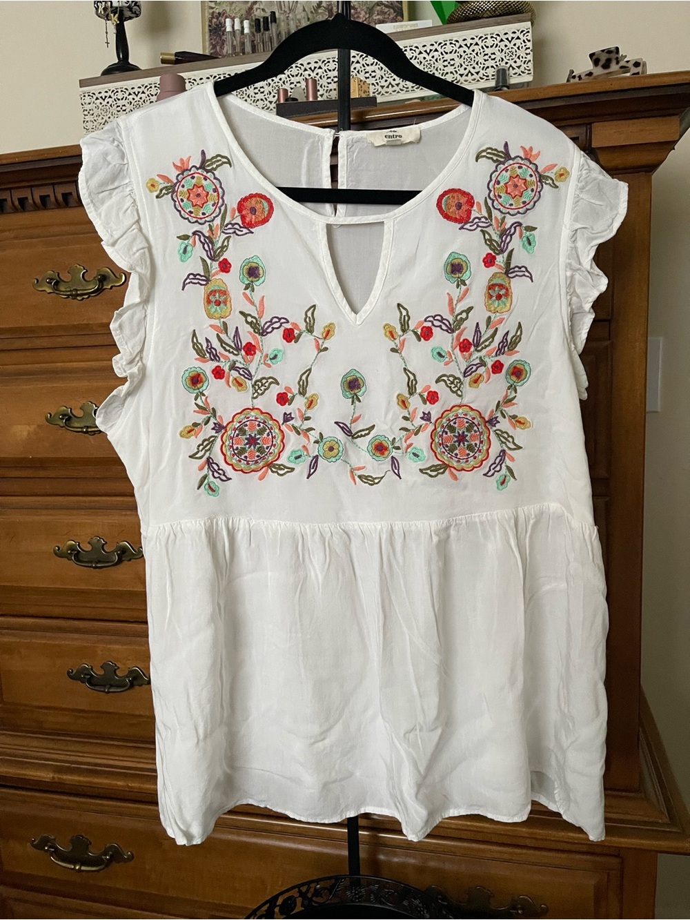 entro White Embroidered Floral Peasant Tunic